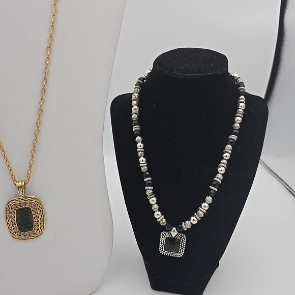 Two Necklaces By George Golden Tone Camio And Silver Tone - Picture 3 of 8